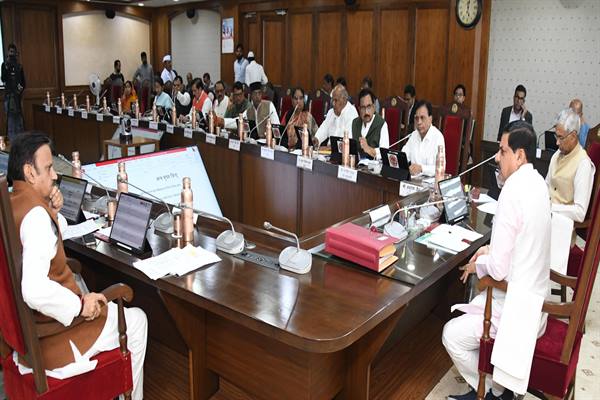 मध्यप्रदेश कैबिनेट के बड़े निर्णय: जनजातीय कल्याण और महिला विकास के लिए 7,133 करोड़ की मंजूरी, पेंशन नियमों में ऐतिहासिक बदलाव