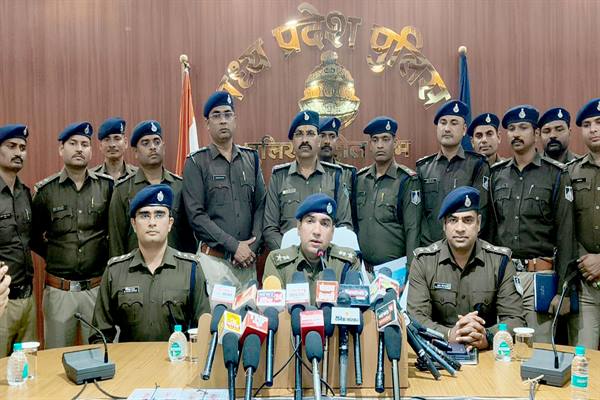 ऑपरेशन मैट्रिक्स का बड़ा प्रहार: शिवपुरी पुलिस ने ‘डिजिटल अरेस्ट’ करने वाले गिरोह के 20 सदस्यों को दबोचा, 1 करोड़ से अधिक की संपत्ति जब्त