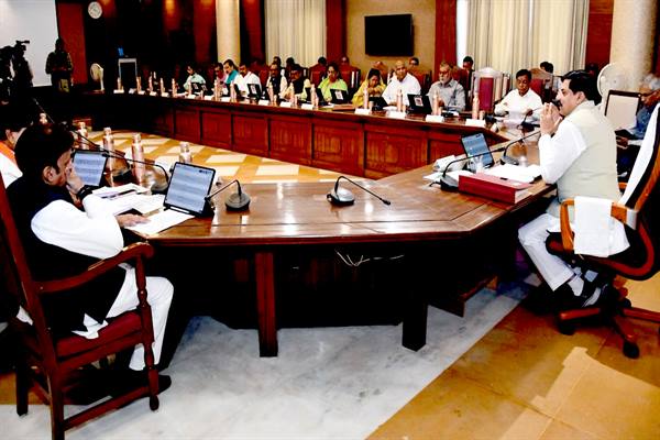 मुख्यमंत्री डॉ. यादव ने बजट 2026-27 को बताया ऐतिहासिक, मंत्रि-परिषद की बैठक में वित्त विभाग की टीम को दी बधाई