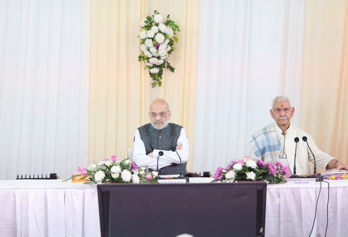 अमित शाह की जम्मू में उच्चस्तरीय सुरक्षा समीक्षा: ‘आतंकी इको-सिस्टम’ के पूर्ण सफाए और युवा सशक्तिकरण पर जोर