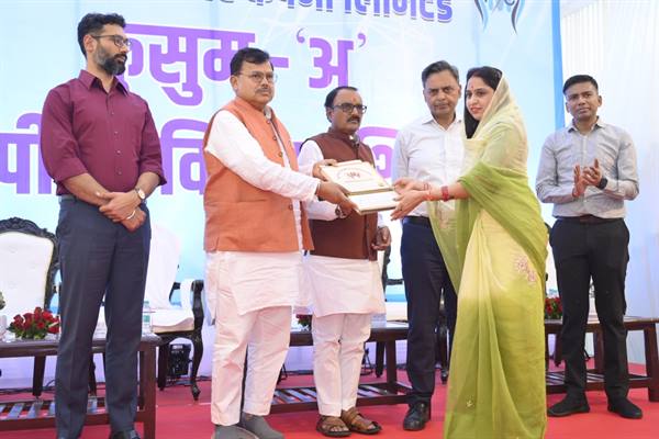 ‘कृषक कल्याण वर्ष 2026’ में ऊर्जावान हुए किसान: ऊर्जा मंत्री ने 220 विद्युत क्रय अनुबंध पत्रों का किया वितरण