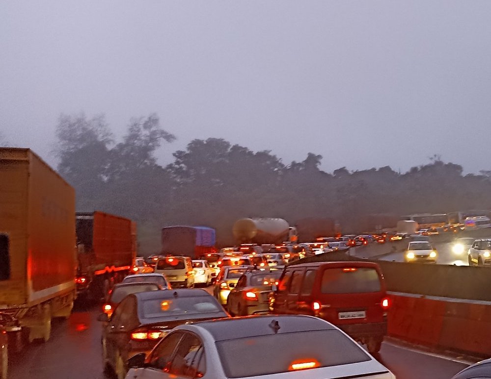 मुंबई-पुणे एक्सप्रेसवे जाम: फंसे हुए वाहन चालकों को मिलेगा टोल रिफंड; MSRDC लौटाएगा 5.16 करोड़ रुपये