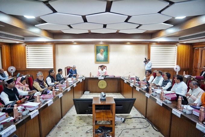 मध्यप्रदेश कैबिनेट के बड़े फैसले: आदिवासी विस्थापितों की रजिस्ट्री का खर्च उठाएगी सरकार, सिंचाई और जन कल्याण योजनाओं को मिली हरी झंडी