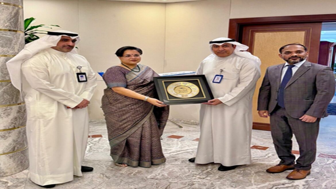 कुवैत में सुरक्षा हालात के बीच भारतीय राजदूत की अहम बैठक, उड़ानों की बहाली और भारतीयों की सुरक्षा पर जोर