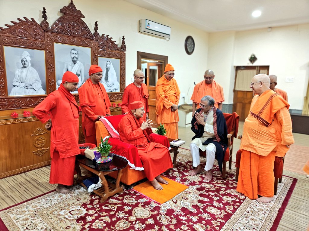 मुख्य चुनाव आयुक्त ने किए बेलूर मठ और दक्षिणेश्वर के दर्शन; बंगाल में शांतिपूर्ण चुनाव का संकल्प दोहराया