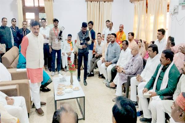 सुशासन में लापरवाही बर्दाश्त नहीं: मुख्यमंत्री ने सीधी कलेक्टर को हटाया, गुना SP पर भी गिरी गाज