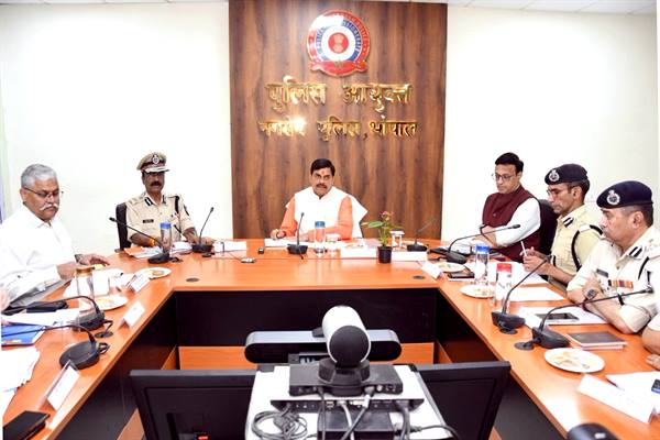 मुख्यमंत्री डॉ. मोहन यादव ने कानून-व्यवस्था की समीक्षा की; पुलिस को त्यौहारों पर अतिरिक्त मुस्तैदी के निर्देश