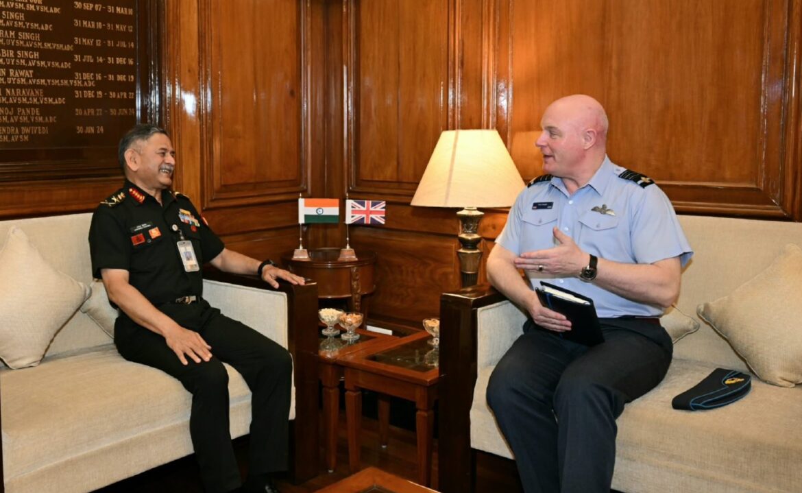 भारत-यूके रक्षा संबंधों में नया अध्याय: सेना प्रमुख जनरल उपेंद्र द्विवेदी और ब्रिटिश एयर चीफ मार्शल के बीच रणनीतिक चर्चा