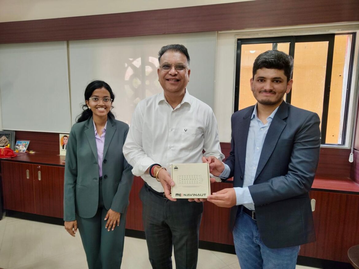 समाज कल्याण सचिव श्री भुवनेश यादव से मिले युवा इनोवेटर रवि किरण; दिव्यांगजनों के सशक्तिकरण के लिए पेश की ‘Navinaut’ और ‘SignX’ तकनीक