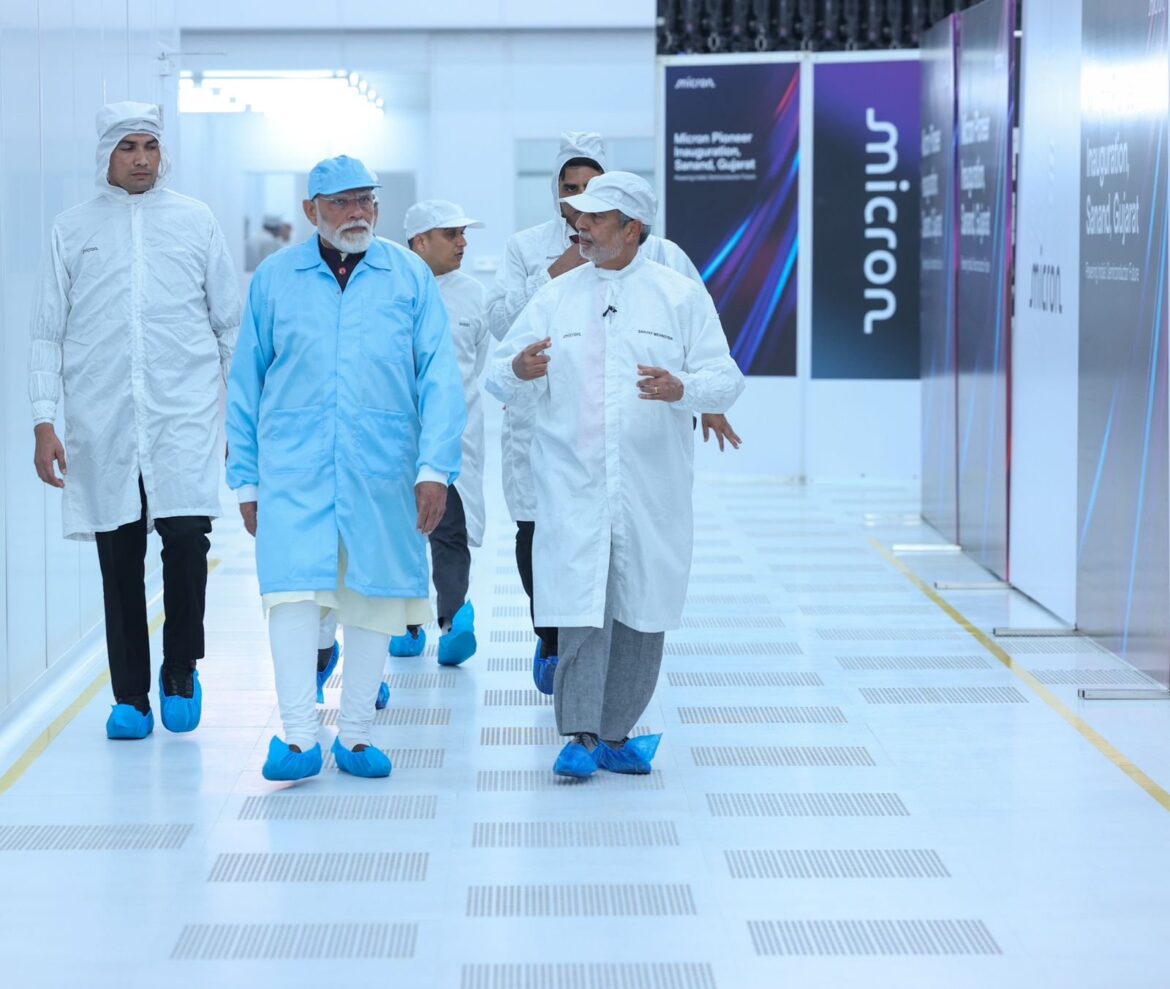 पीएम मोदी ने साणंद में माइक्रोन सेमीकंडक्टर प्लांट का किया उद्घाटन; देश में चिप उत्पादन शुरू