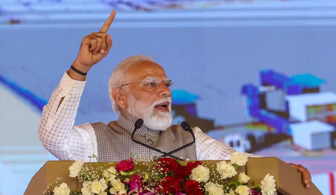 वैश्विक अशांति के बीच भारत की विकास उड़ान: जेवर एयरपोर्ट और बदलती आर्थिक रणनीति