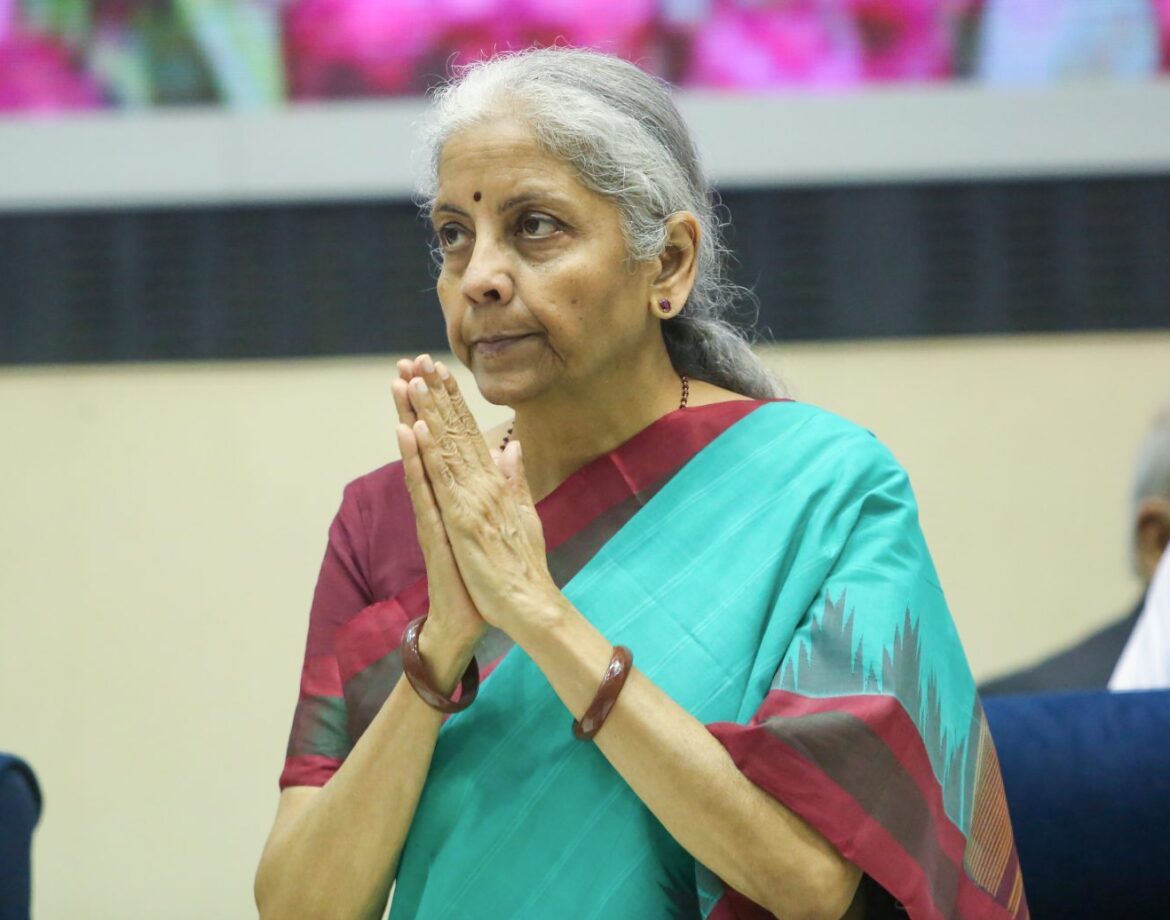 पेट्रोल-डीजल पर एक्साइज ड्यूटी में भारी कटौती, वित्त मंत्री बोलीं- ‘जनता पर बोझ न पड़े इसलिए सरकार ने उठाया बड़ा कदम’