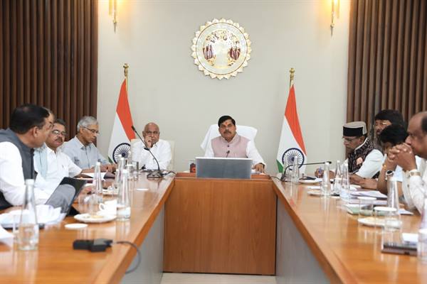 डेयरी क्षेत्र में क्रांतिकारी बदलाव की तैयारी: मुख्यमंत्री डॉ. यादव ने 52 लाख किलो दुग्ध संकलन का दिया लक्ष्य