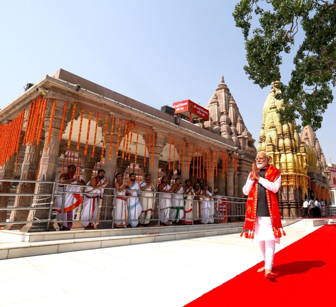 काशी विश्वनाथ धाम में पीएम मोदी का भव्य स्वागत: पूजन-अभिषेक के बाद गंगा एक्सप्रेसवे की ओर प्रस्थान