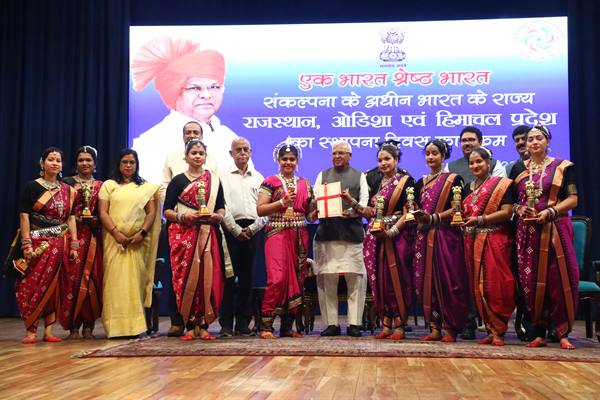 ‘एक भारत-श्रेष्ठ भारत’ के संकल्प से ही बनेगा विकसित राष्ट्र: तीन राज्यों के संयुक्त स्थापना दिवस पर राज्यपाल श्री मंगुभाई पटेल का संबोधन