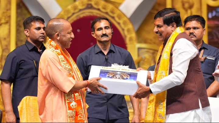 काशी में महाकाल की गूंज: मुख्यमंत्री डॉ. यादव और योगी आदित्यनाथ ने किया ‘सम्राट विक्रमादित्य महानाट्य’ का भव्य शुभारंभ