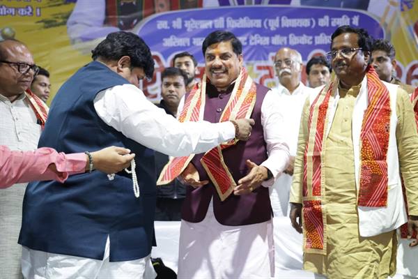 मुख्यमंत्री डॉ. मोहन यादव ने उज्जैन में देखा फिरोजिया ट्रॉफी का फाइनल, खिलाड़ियों के लिए नकद पुरस्कार और आधुनिक खेल सुविधाओं की घोषणा की