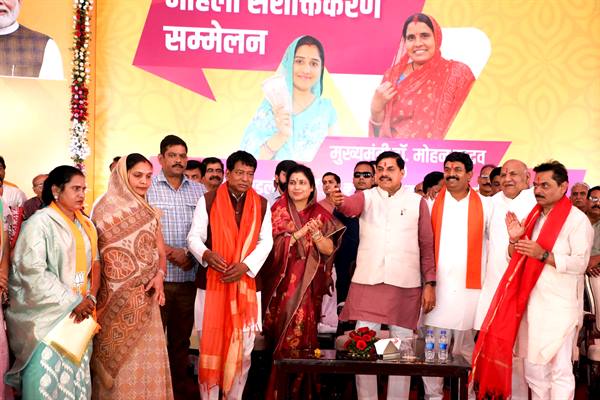 नारी सशक्तिकरण की नई इबारत: आष्टा से लाड़ली बहनों के खातों में पहुँचे 1836 करोड़, मुख्यमंत्री ने की विकास कार्यों की बौछार