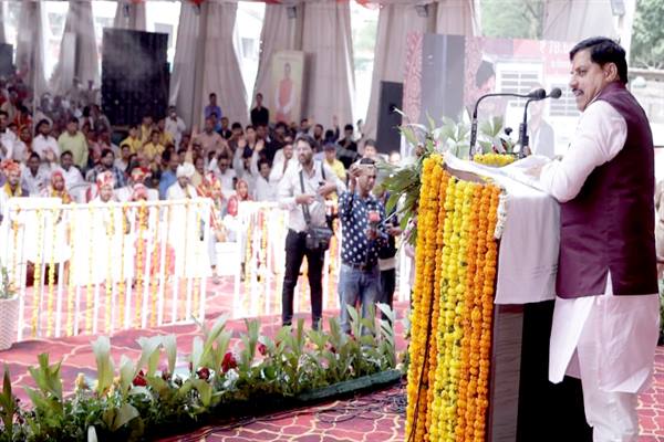 उज्जैन का कायाकल्प: सीएम डॉ. मोहन यादव ने सिंहस्थ 2028 के लिए दी करोड़ों की सौगात, 112 जोड़ों का कराया सामूहिक विवाह