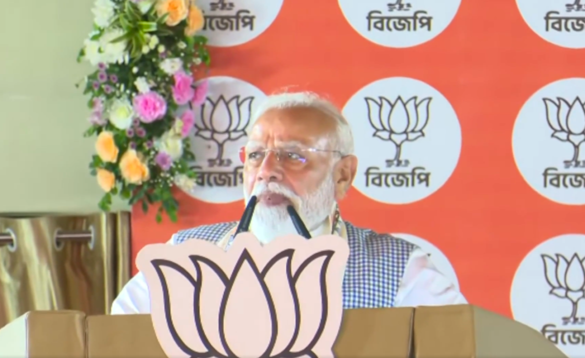 बंगाल में ‘भय बनाम भरोसा’ की लड़ाई: कूच विहार में पीएम मोदी का टीएमसी पर सीधा प्रहार