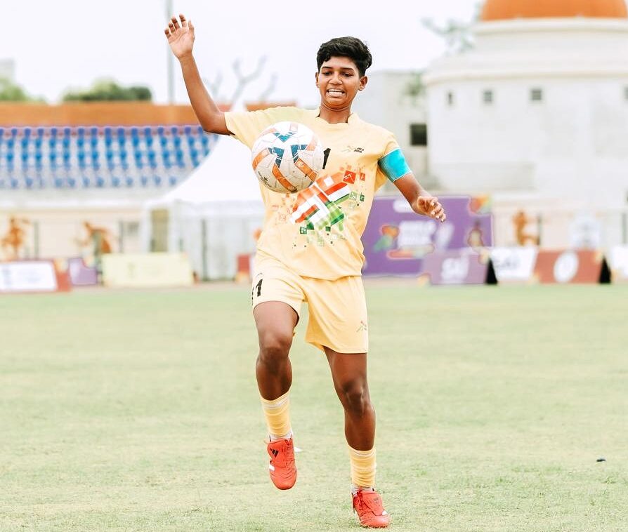 जनजातीय जड़ों से अंतर्राष्ट्रीय फलक तक: छत्तीसगढ़ की स्टार फुटबॉलर किरण पिस्दा के संघर्ष की कहानी