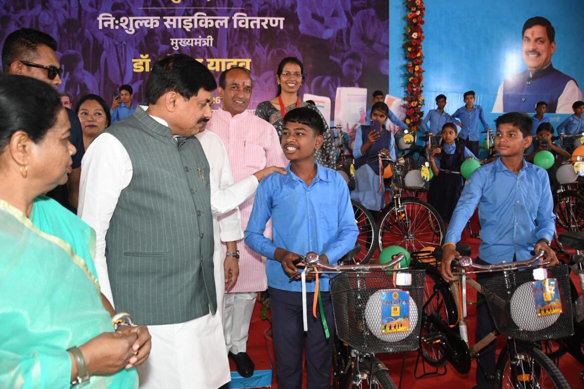 मेधावी छात्रों को स्कूटी और लैपटॉप: मुख्यमंत्री डॉ. यादव ने शिक्षा के क्षेत्र में की घोषणाओं की बौछार
