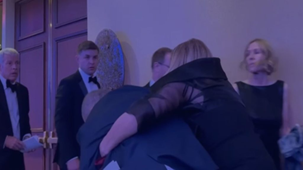 वॉशिंगटन: व्हाइट हाउस कॉरेस्पोंडेंट्स डिनर में फायरिंग, सुरक्षित निकाले गए राष्ट्रपति ट्रंप; हमलावर गिरफ्तार