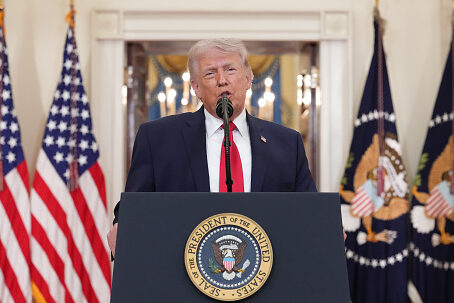 ईरान पर बढ़ेगा अमेरिकी दबाव: ट्रंप ने सैन्य कार्रवाई तेज करने के दिए संकेत