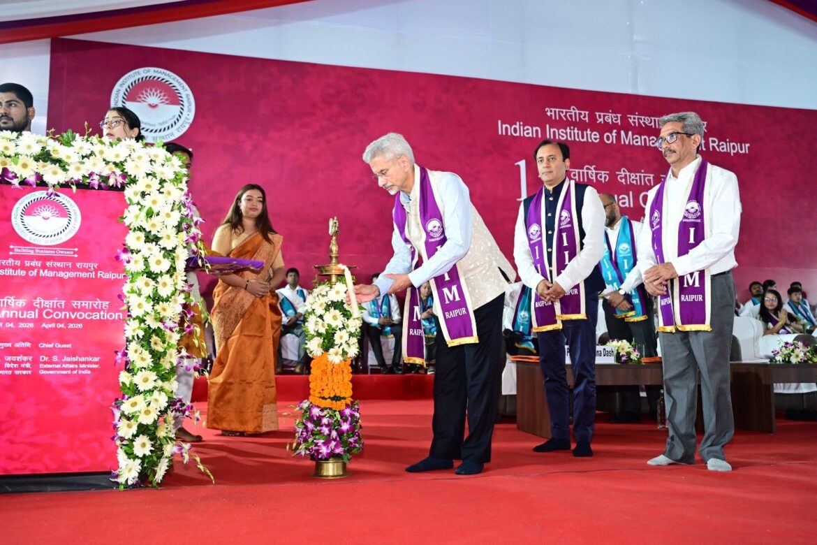 आईआईएम रायपुर में एस. जयशंकर का संबोधन—दुनिया में भारत जैसा आशावाद दुर्लभ