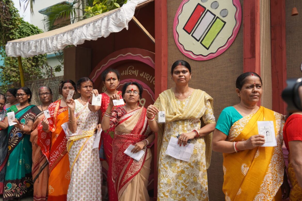 पश्चिम बंगाल में 78.77% और तमिलनाडु में 70% मतदान, उपचुनावों में भी उत्साह