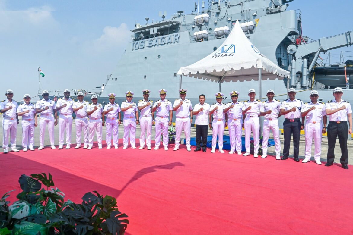 आईओएस सागर पहल के तहत जकार्ता पहुंचा आईएनएस सुनयना, भारत-इंडोनेशिया समुद्री सहयोग को मिला मजबूती