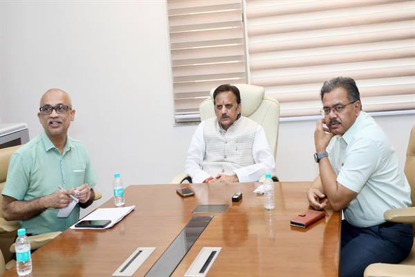 मरीजों को समय पर और बेहतर इलाज देने के लिए डिजिटल प्लेटफॉर्म से जुड़ेंगे अस्पताल: उप मुख्यमंत्री राजेंद्र शुक्ल