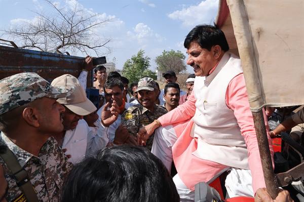 मुख्यमंत्री डॉ. मोहन यादव ने गेहूं उपार्जन केंद्रों का किया औचक निरीक्षण, लापरवाही बरतने पर दी कड़ी चेतावनी