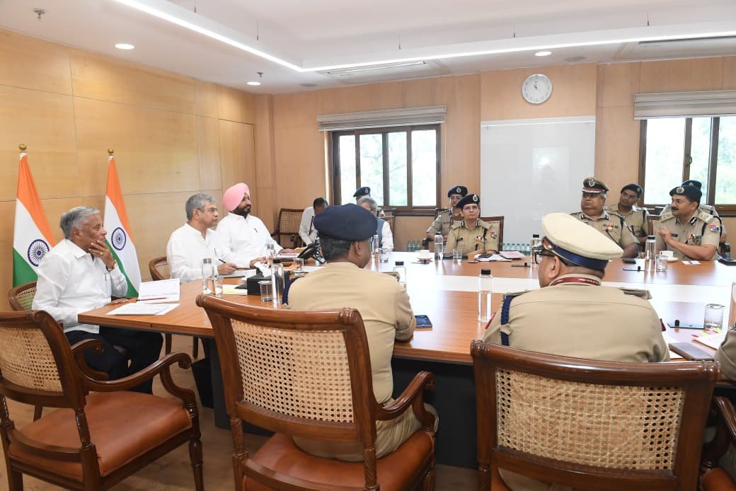 रेलवे सुरक्षा को लेकर रेल मंत्रालय गंभीर: यात्रियों से सतर्क रहने की अपील, किसी भी संदिग्ध गतिविधि के लिए 139 पर करें संपर्क