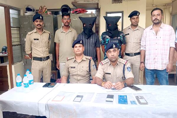 नर्मदापुरम पुलिस की बड़ी सफलता: झारखंड के देवघर से दो अंतर्राज्यीय साइबर ठग गिरफ्तार, ₹3 लाख से अधिक की धोखाधड़ी का खुलासा
