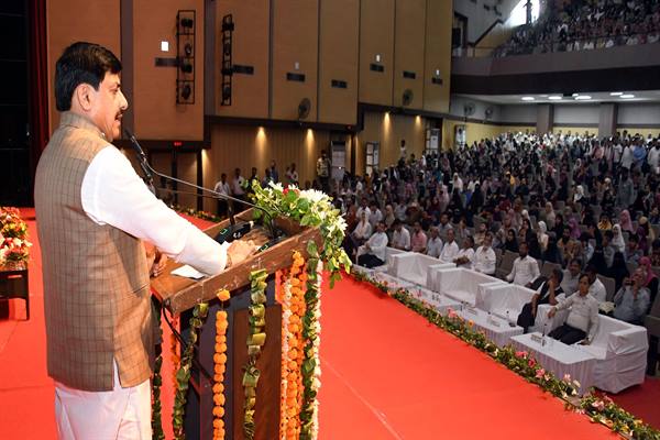 भोपाल में वक्फ बोर्ड के छात्रवृत्ति वितरण समारोह में बोले सीएम: नए वक्फ कानून से सुशासन और पारदर्शिता हुई सुनिश्चित