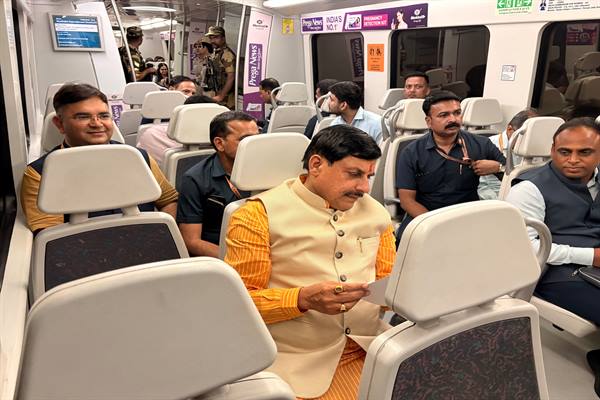 मुख्यमंत्री डॉ. मोहन यादव ने दिल्ली में मेट्रो से किया सफर, आमजन को दिया सार्वजनिक परिवहन अपनाने का संदेश