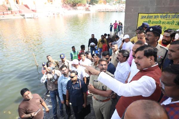 सिंहस्थ 2028: पौराणिक नगरी उज्जैन में बुनियादी ढांचे का हो रहा विस्तार, मुख्यमंत्री डॉ. मोहन यादव ने किया रामघाट मार्ग चौड़ीकरण का निरीक्षण