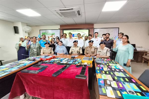 मध्य प्रदेश पुलिस की बड़ी कामयाबी: CEIR पोर्टल की मदद से 2 सप्ताह में बरामद किए 1021 गुमशुदा मोबाइल, वास्तविक मालिकों को सौंपे