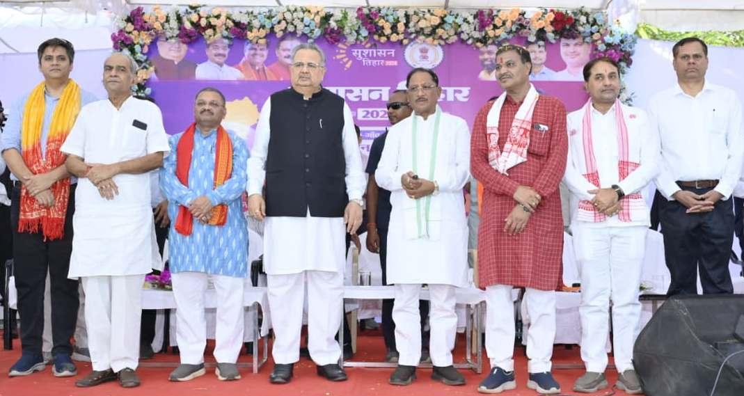 मुख्यमंत्री श्री विष्णु देव साय सुशासन तिहार अंतर्गत राजनांदगांव में आयोजित जनसमस्या निवारण शिविर में हुए शामिल