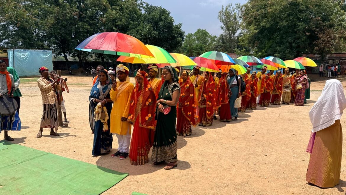 मुख्यमंत्री कन्या विवाह योजना के तहत जशपुर जिले में 65 जोड़े वैवाहिक बंधन में बंधे