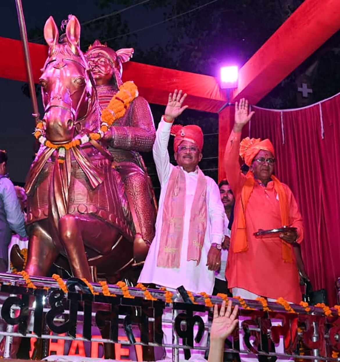 सुशासन तिहार 2026: मुख्यमंत्री श्री विष्णु देव साय ने किया मुंगेली नगर के चौक-चौराहों में स्थापित प्रतिमाओं का अनावरण