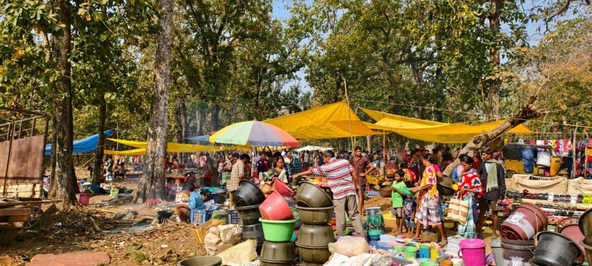 नक्सल मुक्त बीजापुर में विकास की नई दस्तक : चार दशकों बाद फिर सजी पुजारी कांकेर और कोण्डापल्ली की साप्ताहिक बाजारें