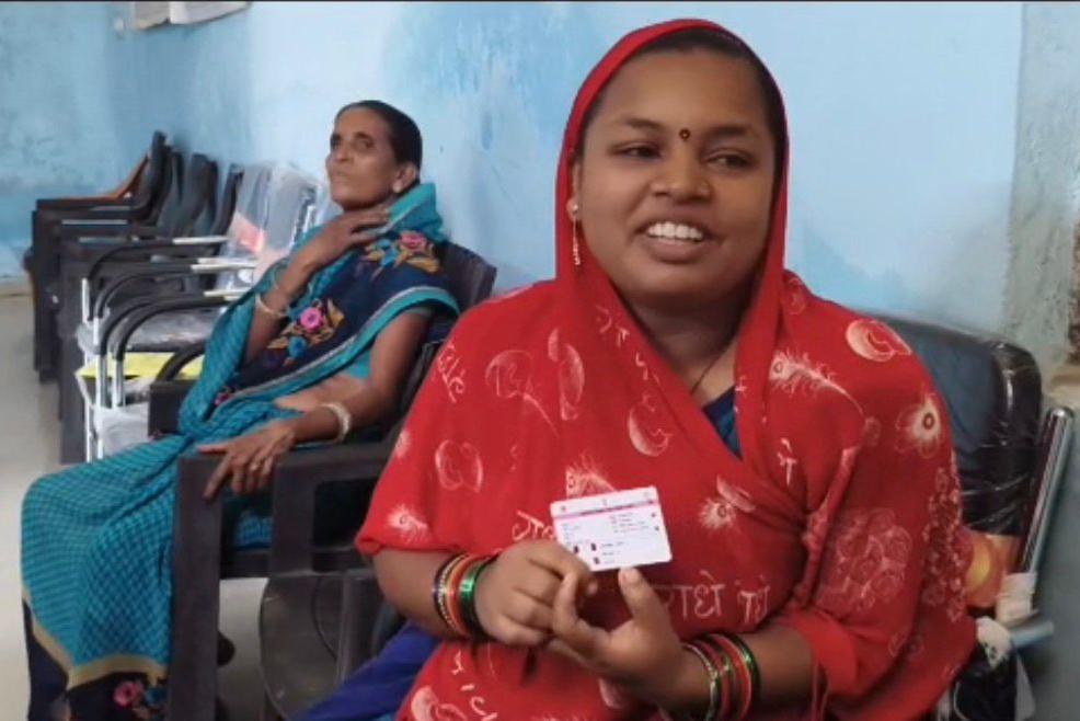 दूरस्थ वनांचल की धामिनी को मिला आयुष्मान का सुरक्षा कवच, चिंतामुक्त हुआ भविष्य