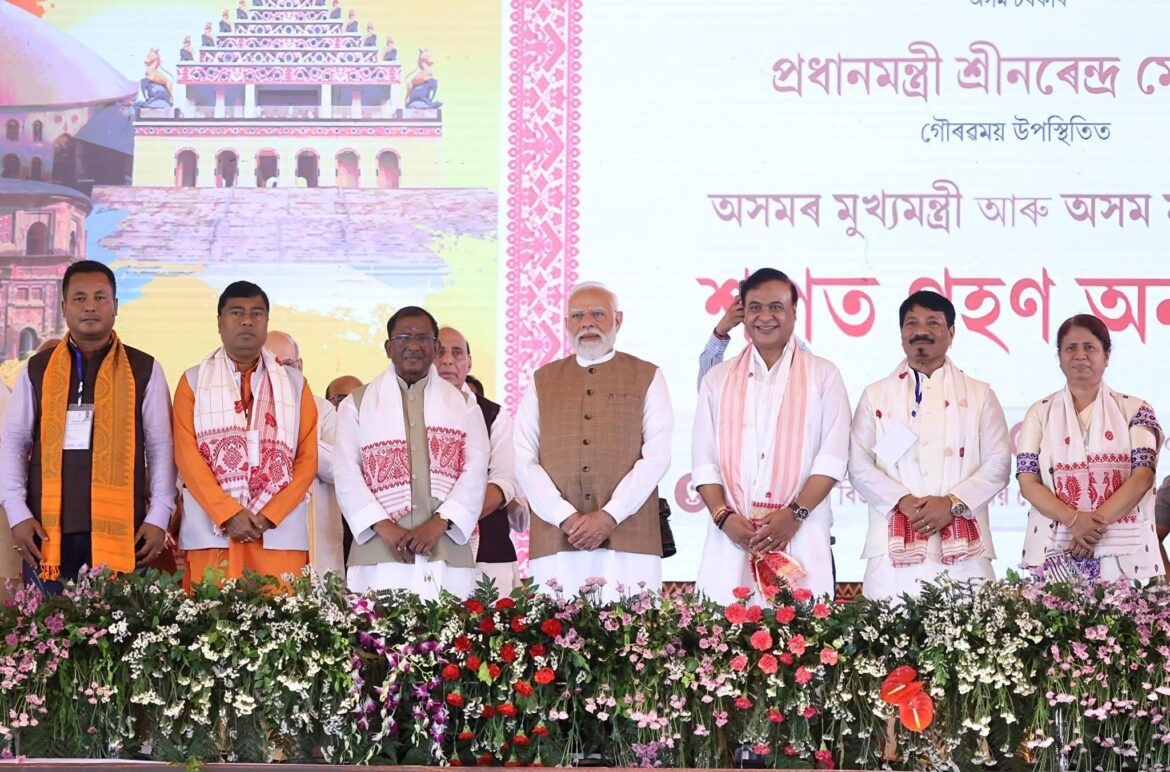 हिमंता बिस्वा सरमा ने लगातार दूसरी बार मुख्यमंत्री पद की शपथ लेकर रचा इतिहास