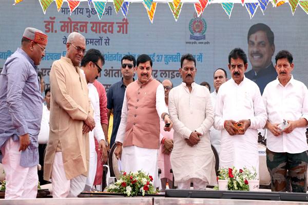 मध्य प्रदेश के सभी 55 जिलों में हो रहा है योजनाबद्ध विकास, इंदौर में मुख्यमंत्री ने बुनियादी ढांचे के लिए की कई अहम घोषणाएं