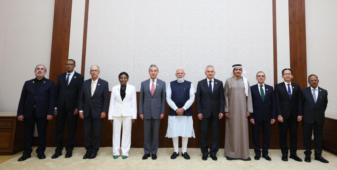 प्रधानमंत्री नरेंद्र मोदी से मिले ब्रिक्स देशों के सुरक्षा प्रमुख, साझा वैश्विक चुनौतियों से निपटने की रणनीति पर हुई बातचीत