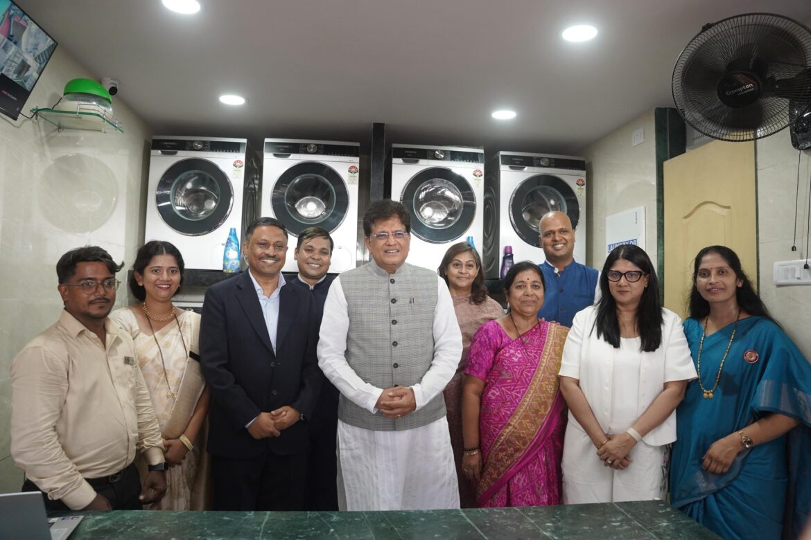 मुंबई: केंद्रीय मंत्री पीयूष गोयल ने दहिसर में आधुनिक ‘सुविधा केंद्र’ का किया लोकार्पण, स्लम बस्तियों को मिलेंगी बेहतर बुनियादी सुविधाएं