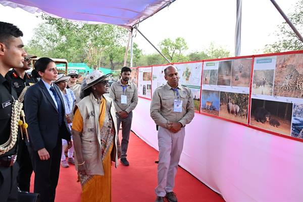 राष्ट्रपति द्रौपदी मुर्मु ने कूनो नेशनल पार्क का दौरा किया; चीता प्रोजेक्ट की प्रगति और ट्रैकिंग व्यवस्था का लिया जायजा
