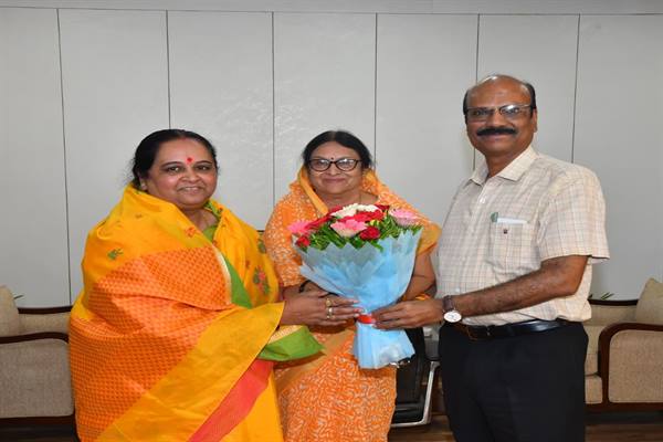 महिला सुरक्षा और गुमशुदा बालिकाओं की तलाश पर राज्य महिला आयोग ने डीजीपी के साथ की उच्च स्तरीय बैठक